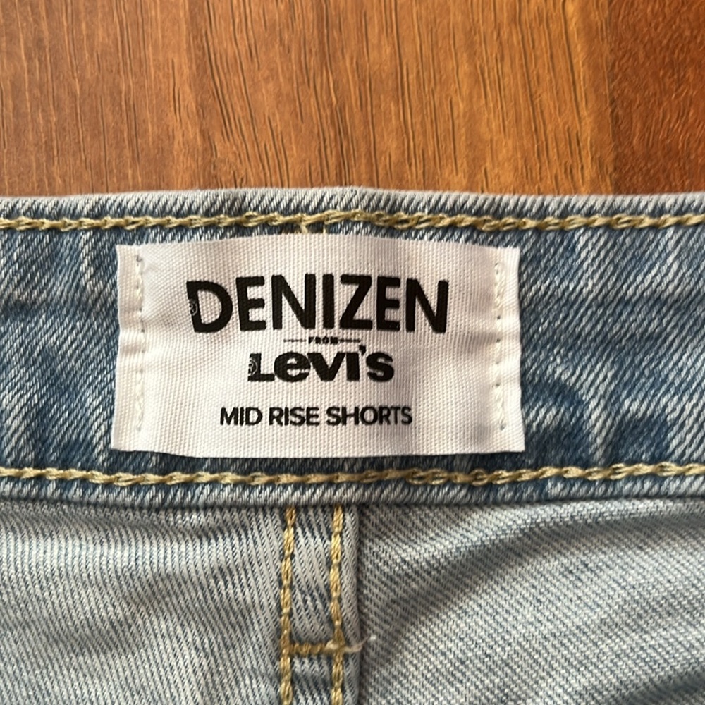 BNWOT light stone wash mid rise Levi’s shorts - Picture 6 of 16